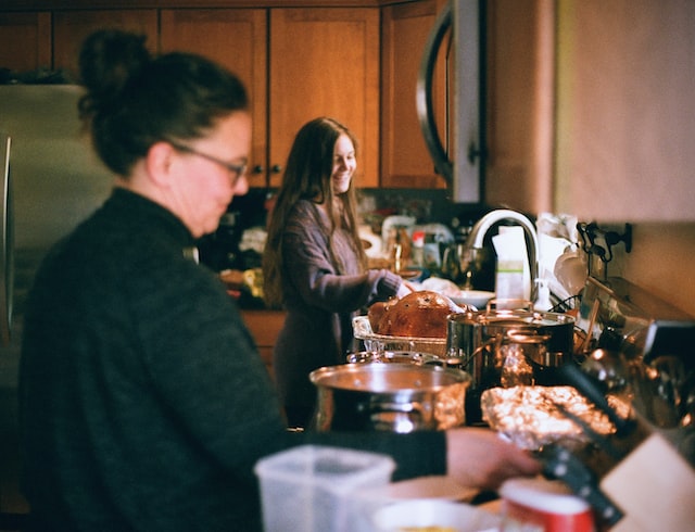 women cooking on thanksgiving