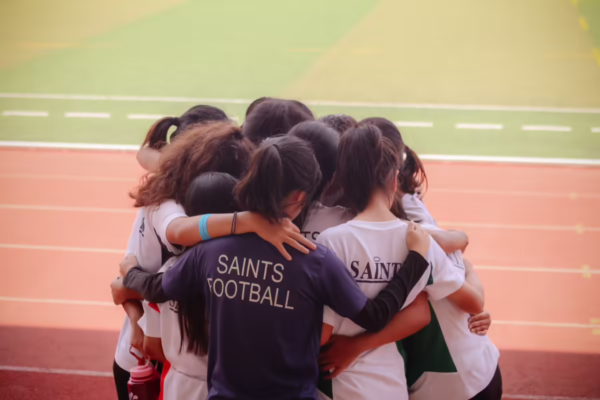 sports team huddles together